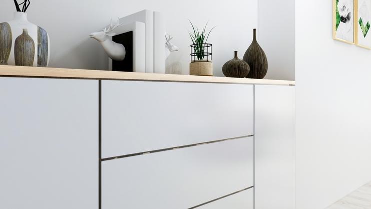 Graue Kommode im Hausflur